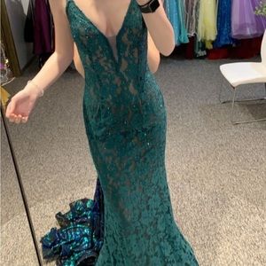 Jovani emerald green dress size 00/0!
